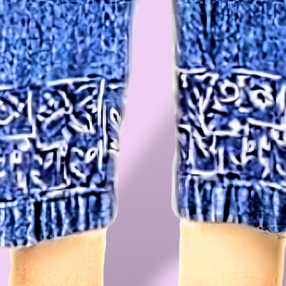 👖A.M.I. Tie Front Drawstring Pull-On Jeans with Embroidered Detail on Cuffs - Picture 4 of 9